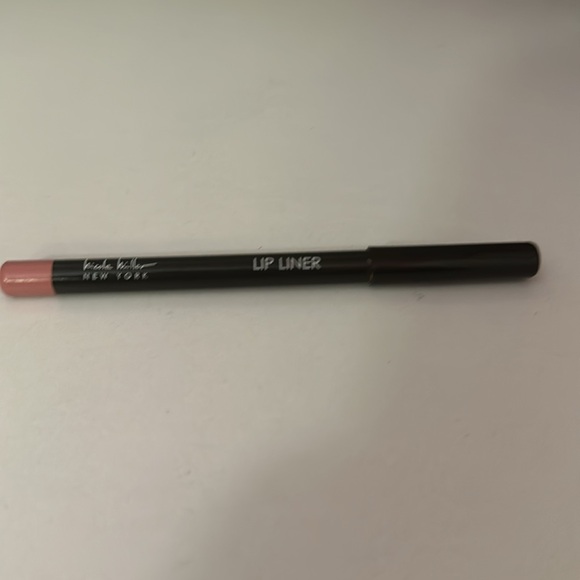 makeup - Picture 6 of 8